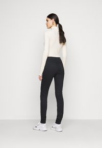 Vero Moda Tall HOT SEVEN  - Calças de ganga de corte skinny - black