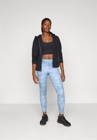 Champion HIGH RISE CAPRI LEGGINGS - Κολάν - light blue