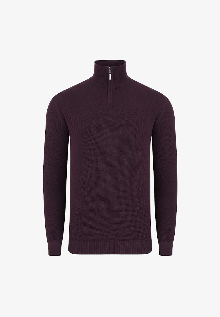 Ciemnofioletowy sweter z wysokim kołnierzem, z półzamkiem, długimi rękawami, rupcowymi mankietami oraz teksturowanym splotem.