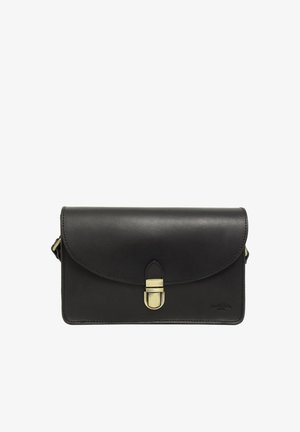 Sort læder crossbody taske med fold-over klap, guldbeklædt spænde og sømdetaljer. Har glat tekstur og minimalistisk design.