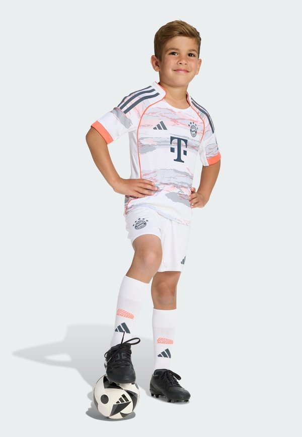 FC BAYERN 2025/2026 AWAY KIDS SET - Other accessories4