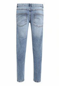 Lyseblå denimjeans med lige ben, udstyret med to baglommer, bæltestropper og en slidte overflade.