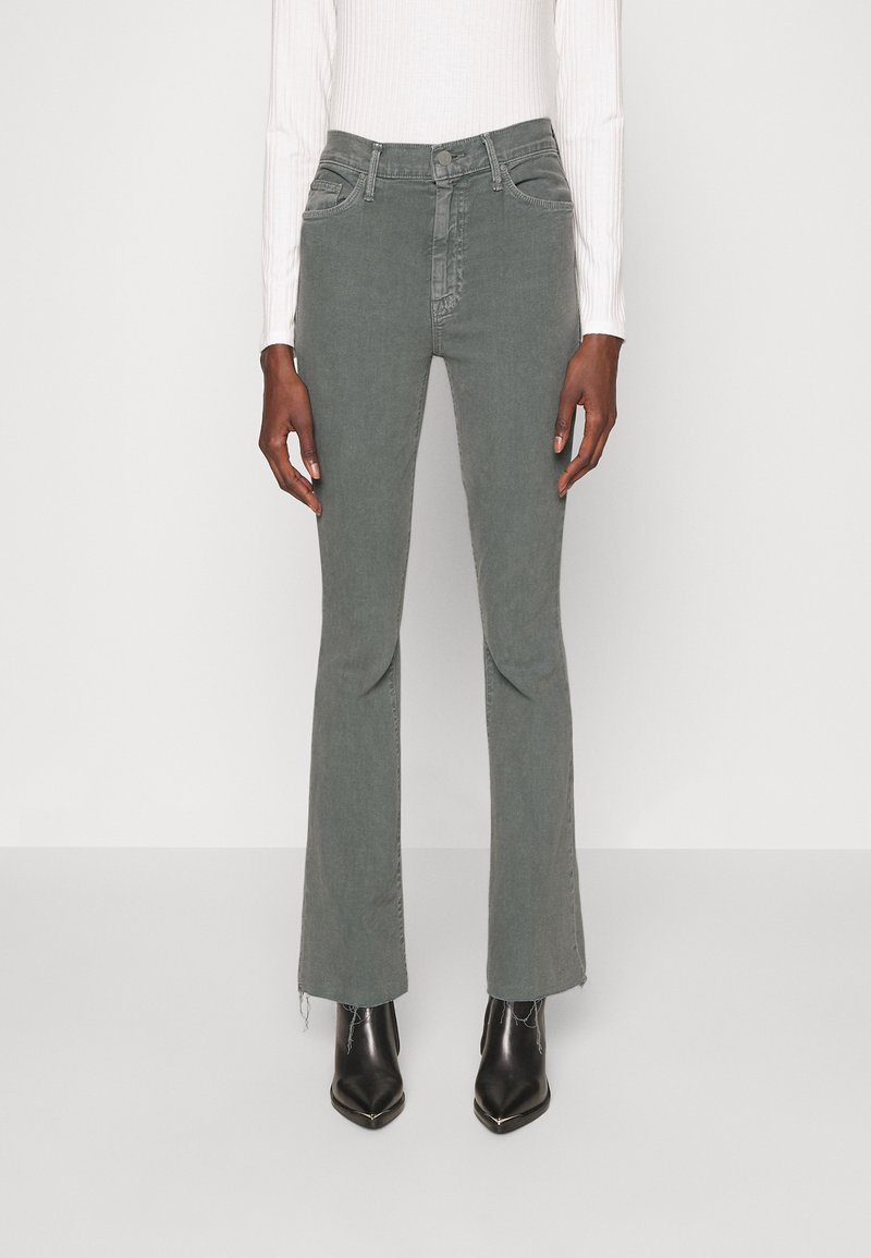 Grijze flared jeans van denim met een vervaagde afwerking, voorzien van voorzakken, een knoopsluiting en versleten randen aan de zoom.