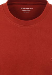 CASAMODA T-Shirt basic - rotorange