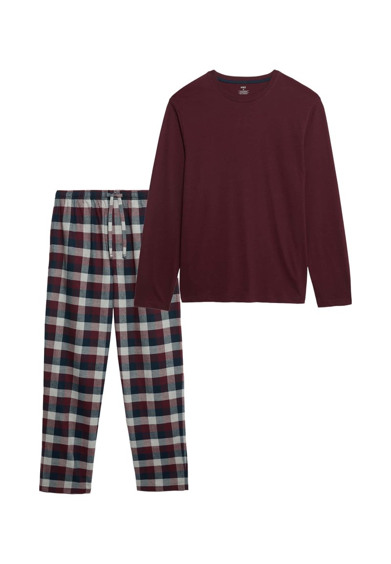 Camicia a maniche lunghe bordeaux abbinata a pantaloni del pigiama a scacchi in blu navy, rosso e bianco. I pantaloni presentano un elastico in vita e un cordino.