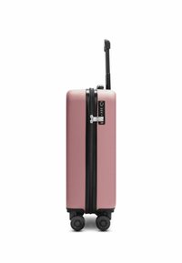 Hartschalenkoffer in mattem Pink mit rechteckiger Form, schwarzem Reißverschluss und vier Doppelrollen; ausgestattet mit einem Teleskopgriff und einer Kombinationstasche.