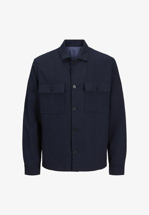 Dunkelblaues Jackett mit kragenloser Halslinie, vorderer Knopfverschluss und zwei Brusttaschen. Hergestellt aus einem strukturierten Material mit einem einfarbigen Muster.