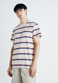 Lee STRIPE TEE - Nyomott mintás póló - greige