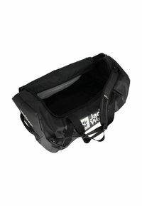 Zwarte sporttas met waterafstotende buitenkant, brede opening, verstelbare schouderband en opvallend wit logo op de zijkant.