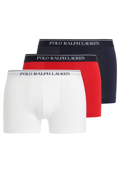 Drie paar Polo Ralph Lauren boxershorts in wit, rood en marineblauw. Voorzien van een logoband en een zachte, elastische katoenmix.