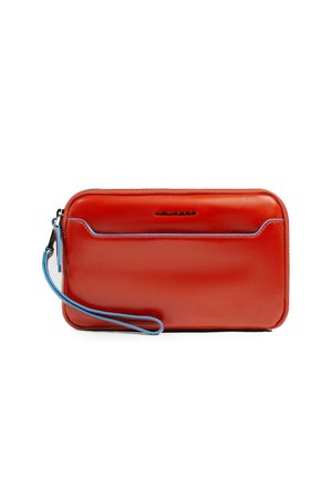 WITH REMOVABLE WRIST STRAP AND RFID PRO - Clutch - cuoio