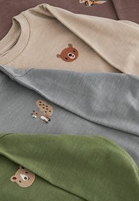 Next 4 PACK REGULAR FIT - Tops ar garām piedurknēm - grey brown woodland animal