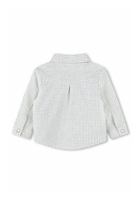 Lange mouwen shirt in het wit met een blauw ruitpatroon. Beschikt over een knoopsluiting bij de kraag en manchetten, met een middenachter plooien voor extra bewegingsvrijheid.