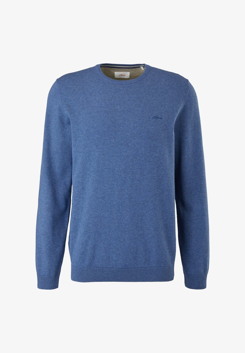 Pull bleu pour homme à manches longues avec col rond, poignets et ourlet côtelés, présentant un logo de marque subtil sur la poitrine gauche.
