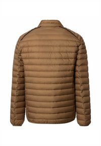 Brązowa pikowana kurtka puchowa z długimi rękawami i stójką, widok z tyłu na białym tle.