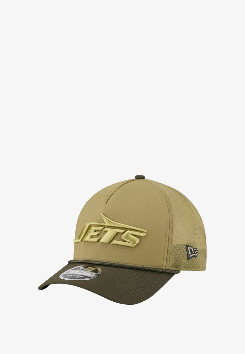 Khakifarbenes Cap mit Netzrücken; mit einem geprägten "JETS"-Logo in hellgrün, gebogenem Schirm und dunkelgrünem Unterrand.