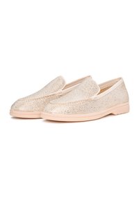 Beige Slipper mit einer strukturierten metallischen Oberseite und beigem Gummisohle; verfügt über eine flache, abgerundete Zehenform und minimale dekorative Akzente.