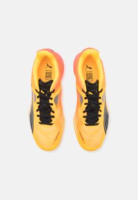 Puma ACCELERATE NITRO SQD - Scarpe da pallamano - sun stream/sunset glow/black