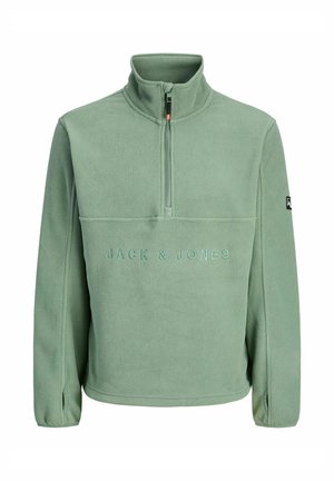 Sudadera de forro polar verde claro con media cremallera, cuello alto, agujeros para los pulgares en las mangas y "JACK & JONES" bordado en el frente.