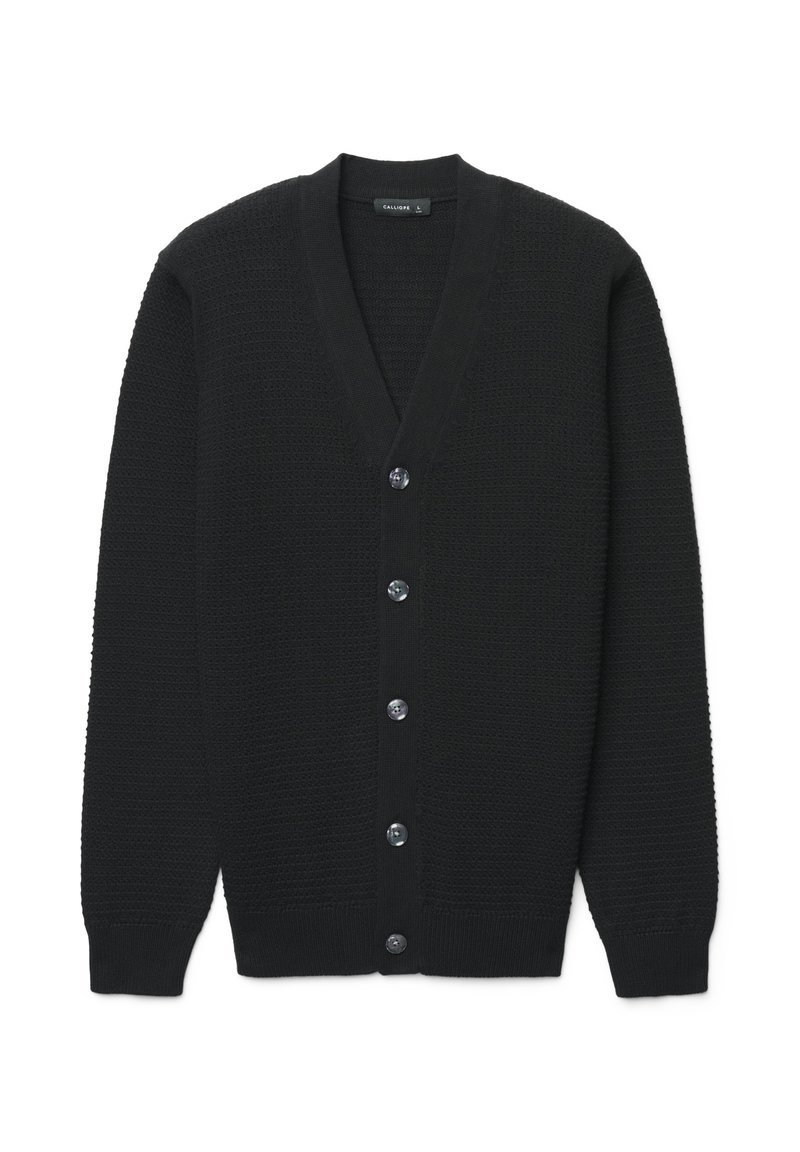 Schwarzer Cardigan mit V-Ausschnitt, strukturiertem Strickmuster und sechs Knöpfen vorne. Mit gerippten Bündchen an Ärmeln und Saum.