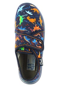 Velcro-Kinderschuh in marineblauem Stoff mit bunten Dinosaurier-Mustern. Verfügt über ein gepolstertes Innere und kontrastierende Nähte. Flache Sohle.