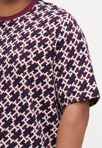 Tommy Hilfiger MONOGRAM TEE  - T-shirts med print - red/white/blue