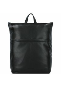 Zaino in pelle nera con una texture liscia, dotato di manico superiore e tasca piatta frontale, design minimalista senza hardware visibile.