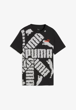Camiseta negra de manga corta Puma con logos y patrones blancos punteados repartidos por el frente y un pequeño logo naranja de Puma cerca del cuello.