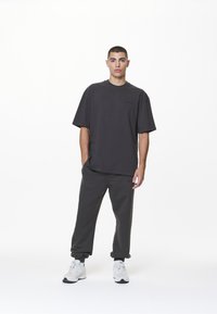 Pegador LOGO TEE - T-Shirt basic - washed volcano grey
