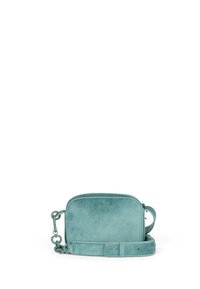 Borsa a tracolla in suede teal con forma rettangolare, una spessa tracolla a catena e una chiusura con zip liscia. Presenta un manico laterale per il trasporto.