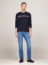 Tommy Hilfiger CHEST STRIPE TEE - Maglietta a manica lunga - desert sky