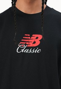 New Balance CLASSIC GRAPHIC UNISEX - T-shirt imprimé - black