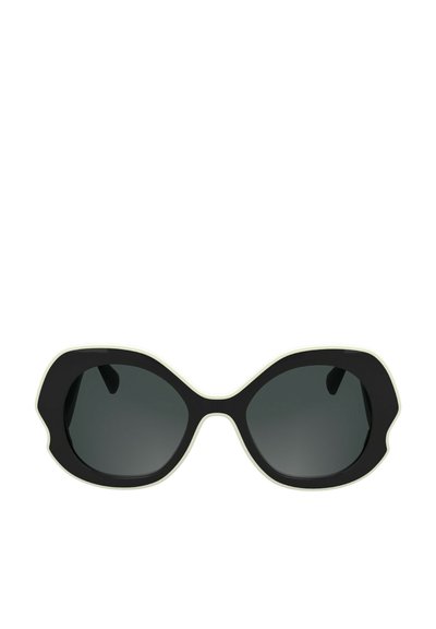 Czarne okulary przeciwsłoneczne o dużej, kanciastej ramce z kontrastującą białą obwódką i ciemno przyciemnionymi soczewkami. Gładki materiał plastikowy.