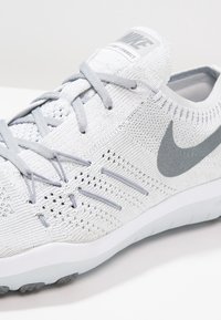 Nike Performance Scarpe da allenamento - white