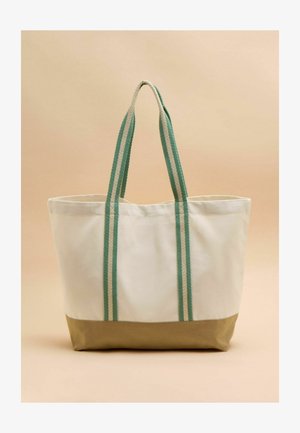 Canvas draagtas met groen-wit gestreepte handvatten, beige onderkant, rechthoekige vorm en een zachte textuur. Ideaal voor dagelijks gebruik.