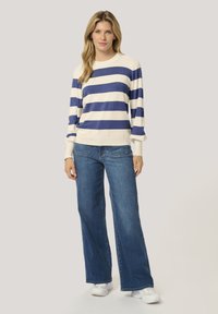 Kaffe Džemper - turtle dove   blue bold stripe