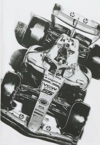 Vista desde arriba de un elegante coche de carrera F1 plateado, con los logotipos de los patrocinadores destacados en el alerón delantero y el alerón trasero, sobre un fondo blanco.