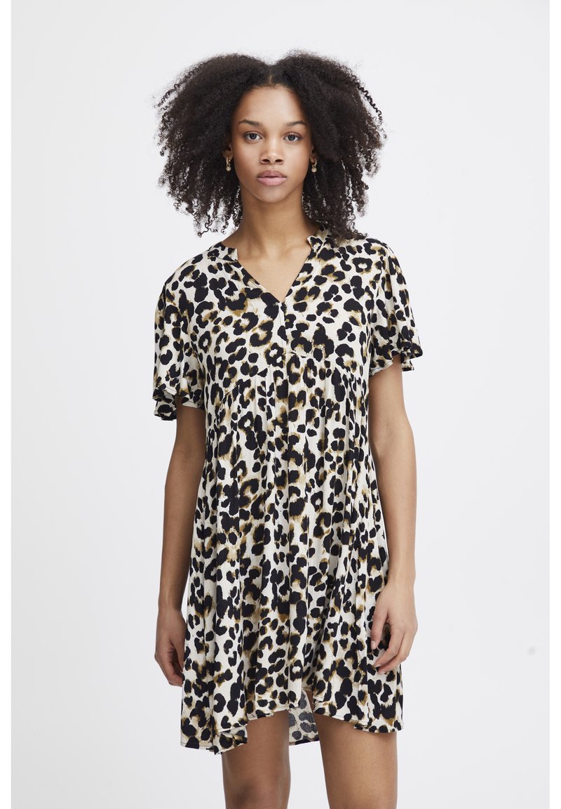Kurzärmliges Kleid mit Leopardenmuster in Beige, Schwarz und Braun. Mit V-Ausschnitt und gefaltetem Design, aus leichtem Stoff gefertigt.