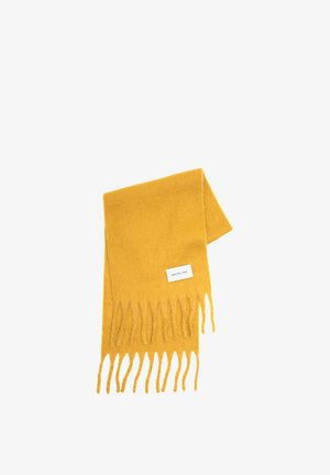 Geel wollen sjaal met franjes aan de uiteinden. Bevat een klein wit etiket met het merk "ARCTIC FOX". Zachte textuur.