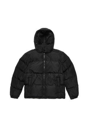 Černá péřová bunda s kapucí, vyznačující se prošívaným designem, zipovým uzávěrem a dvěma předními kapsami. Materiál vypadá hladce s lesklým povrchem.
