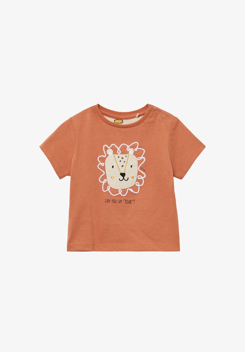 Rdzawobrązowy t-shirt z krótkim rękawem, z grafiką lwa oraz białym haftem i napisem "CZY POTRAFISZ POWIEDZIEĆ 'RYK'?" poniżej. Wykonany z miękkiej bawełny.