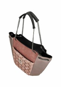 Tote-Bag in zwei Farben mit einem gewebten pinken Lederbesatz, schwarzem Innenfutter aus Stoff und Metallkettengriffen. Weiche Textur und strukturierte Form.