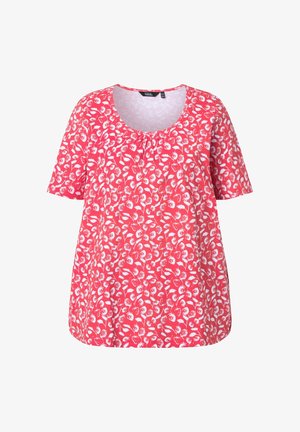 Blouse rouge à manches courtes avec un motif floral blanc et un col rond, présentant un petit détail froncé sous le col.