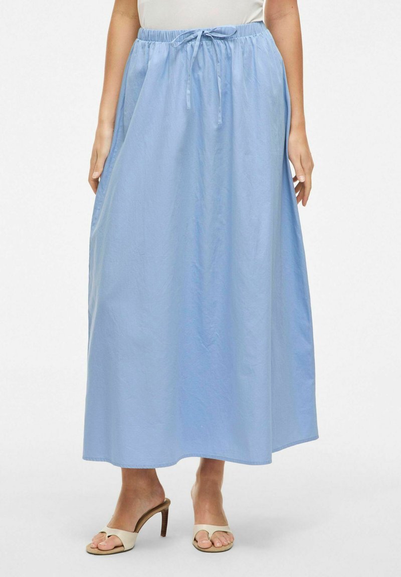 Lichtblauwe maxi rok van zachte, lichte stof, met een elastische tailleband en een ontspannen, vloeiende silhouet.
