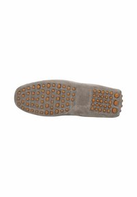 Grå ruskindssåle med en struktureret overflade, der har mange hævede, cirkulære gummidupper i brun, designet til trækkraft og greb.