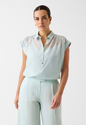 MIT KURZEN ÄRMELN - Blouse - hellblau