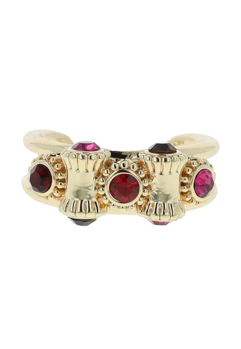 Gouden ring met rode en roze edelstenen in een decoratieve, verhoogde zetting met parelachtige accenten en een gladde, gepolijste afwerking.