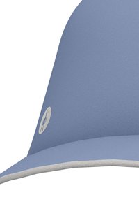 Ljusa blå keps med en strukturerad tyg, böjd skärm och en grå undersida. Har en cirkulär logotyp framtill.