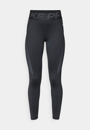 Zwarte sportleggingen met een gestructureerd zijpaneel, hoge elastische tailleband met "NIKE PRO"-branding en een aansluitend ontwerp.