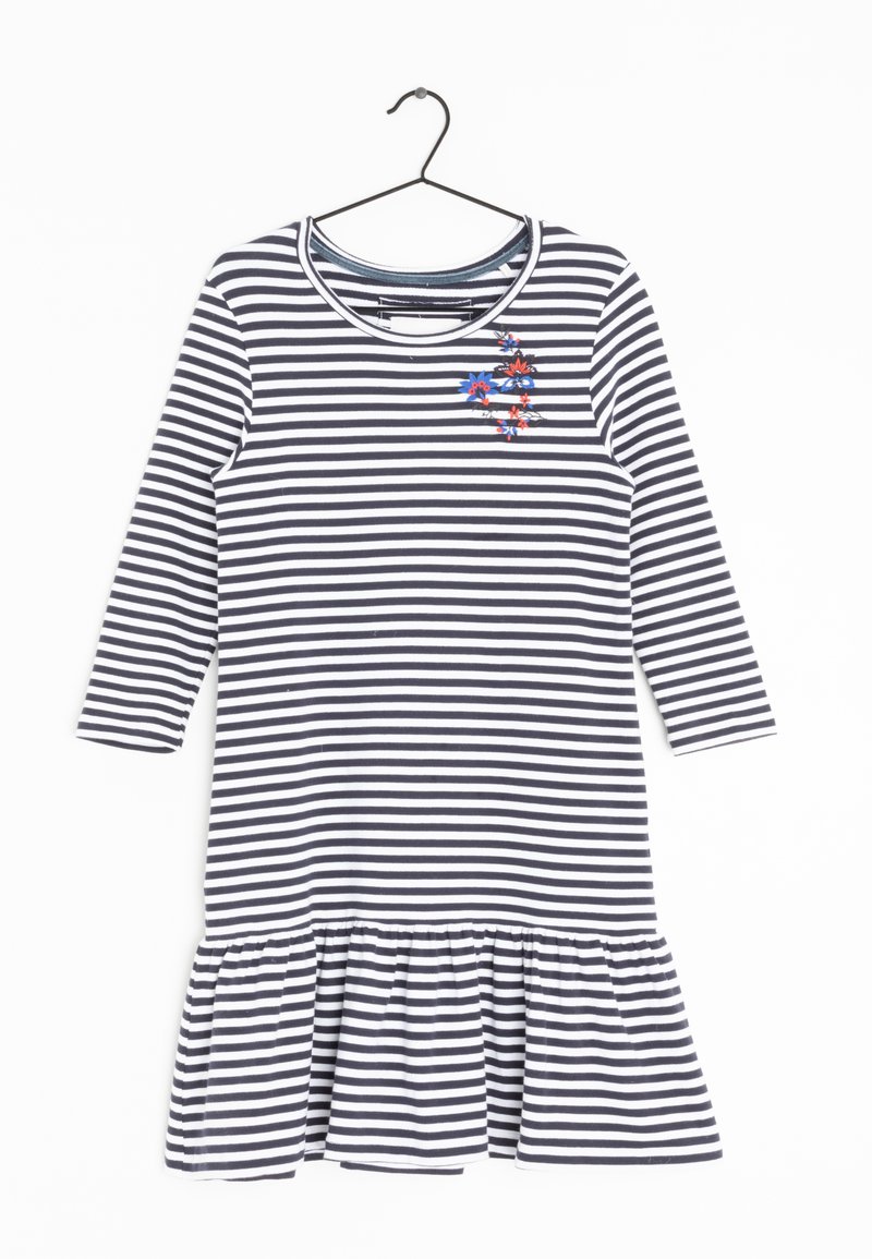 Pasiasta sukienka w granatowo-białe paski, z długimi rękawami, okrągłym dekoltem i falbaniastym dołem. Haftowane detale w kwiaty na klatce piersiowej.